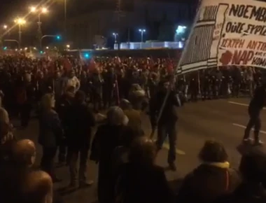 Επέτειος Πολυτεχνείου: Ολοκληρώθηκε η πορεία ακροαριστερών οργανώσεων και αναρχικών στην αμερικανική πρεσβεία (φωτό)